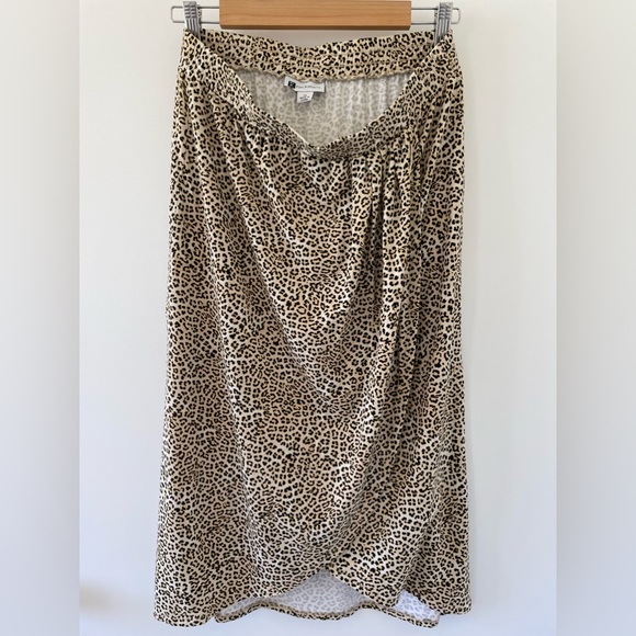Front split, animal print casual midi high low skirt. - Picture 4 of 5